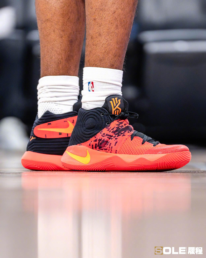 龙珠体育直播电脑版-西部垫底球队比赛现场，球员球鞋成焦点|田曦薇|任豪|照相馆|乘风|看点_新浪体育_新浪新闻